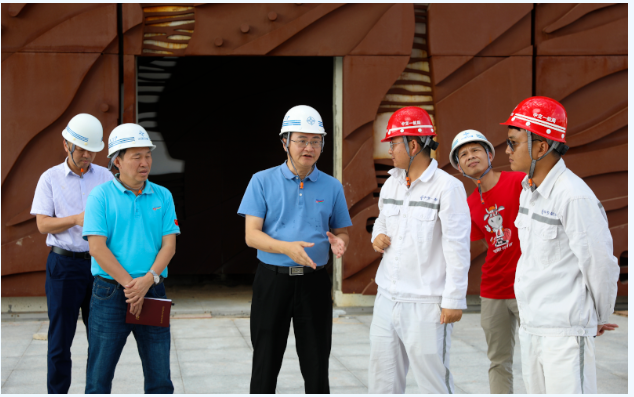 歡迎三沙市市委常委，市長鄧忠蒞臨我司承接的三沙廣場項目，三沙文體館項目現場調研并指導